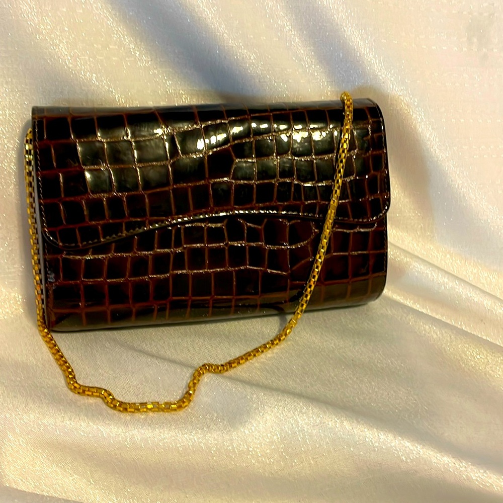 Elan classic & lovely vintage purse! Gold chain or clutch option.